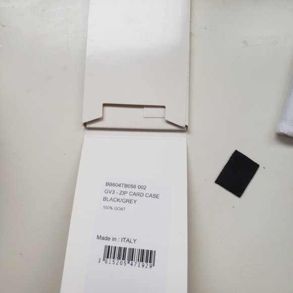 Limited edition: Givenchy GV3 zipped card holder - Picture 12 of 15